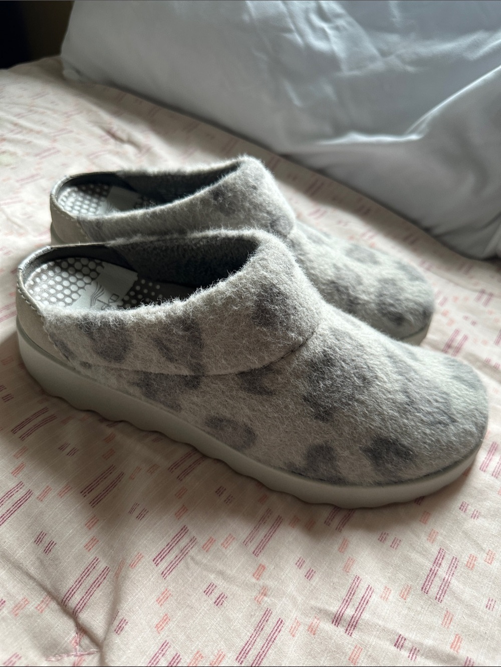 Dansko Women Lucie Grey Leopard wool Slippers women’s 8.5